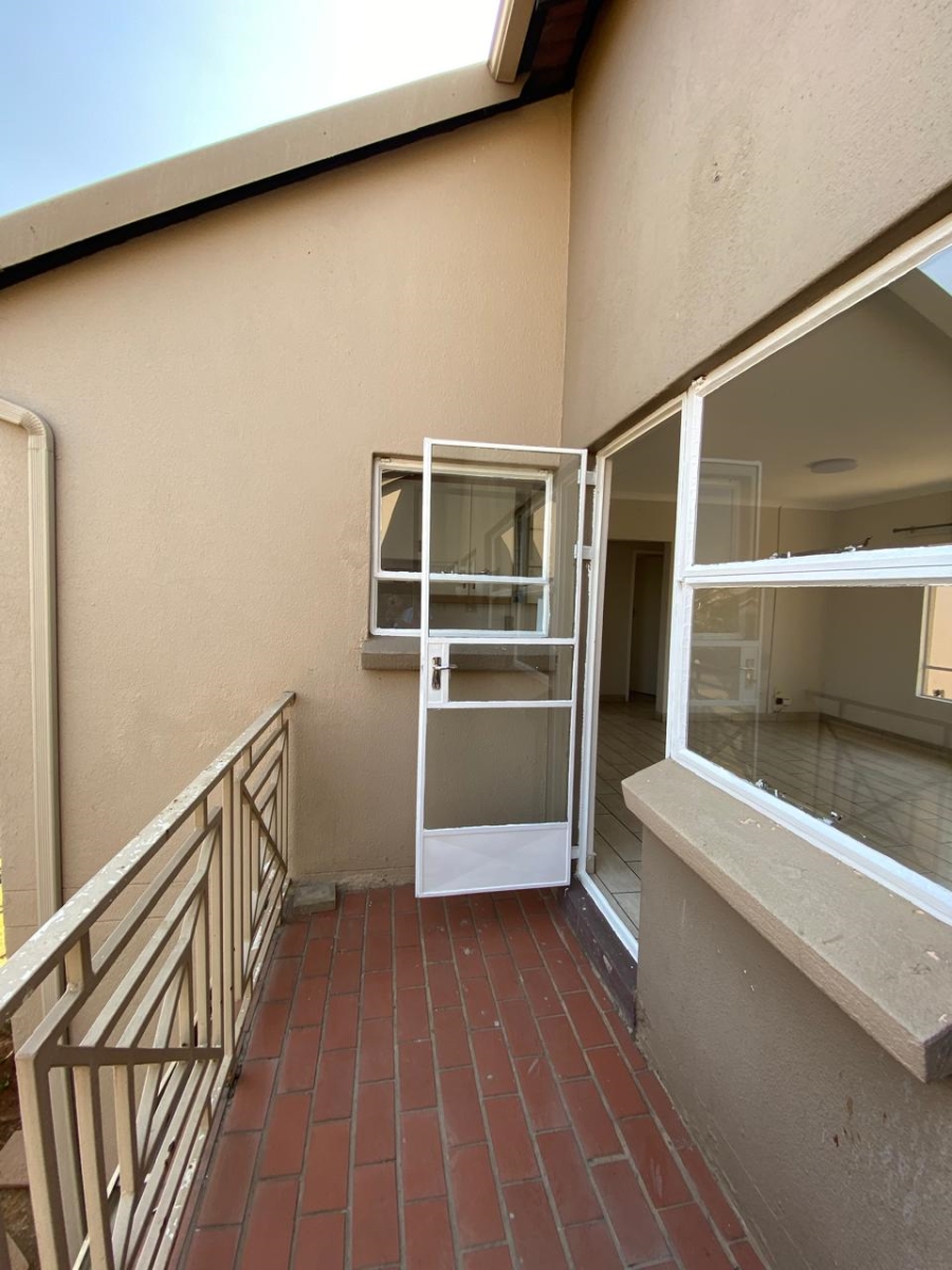 2 Bedroom Property for Sale in Bonaero Park Gauteng