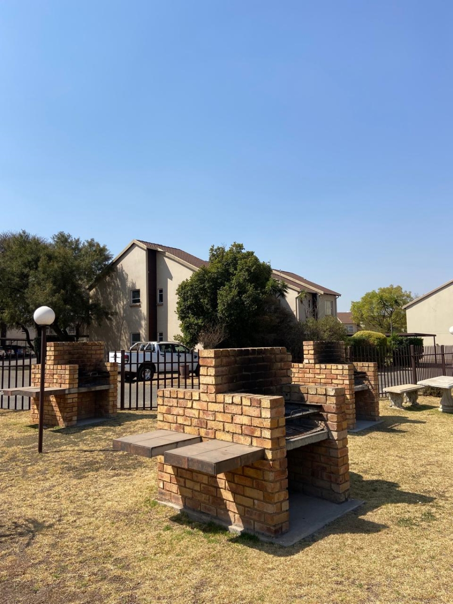 2 Bedroom Property for Sale in Bonaero Park Gauteng