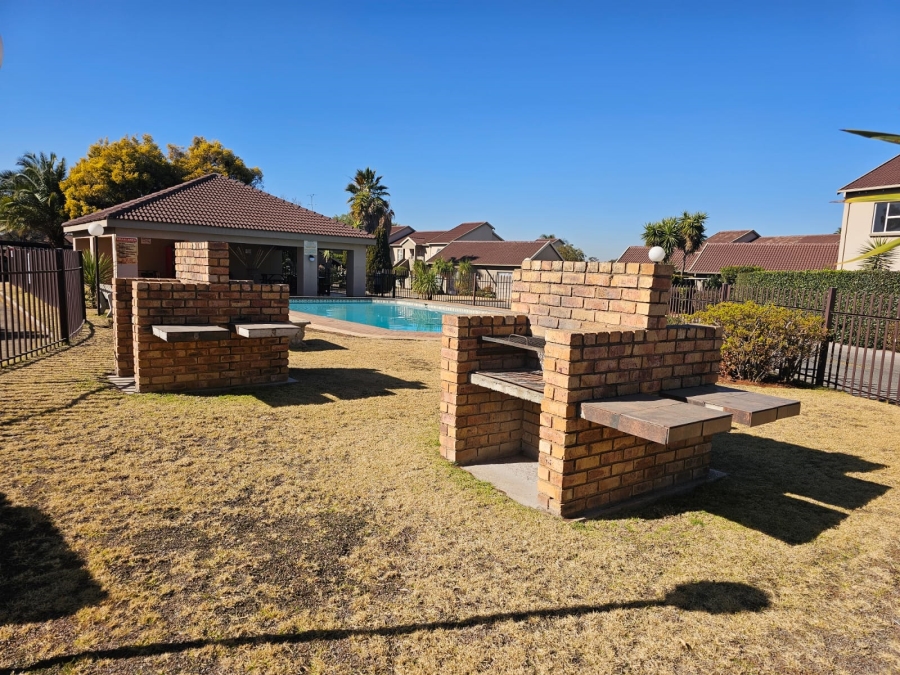 2 Bedroom Property for Sale in Bonaero Park Gauteng