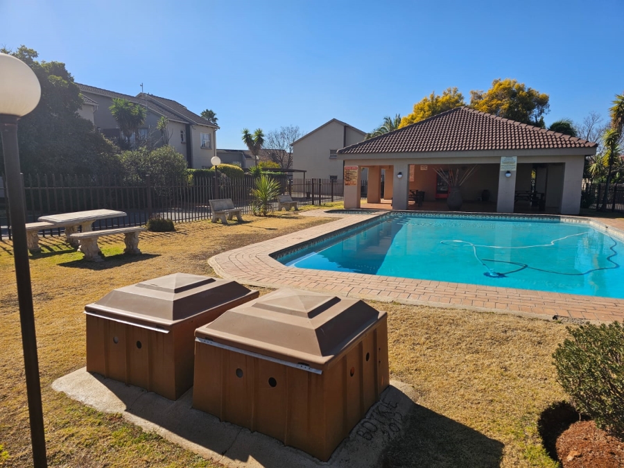 2 Bedroom Property for Sale in Bonaero Park Gauteng