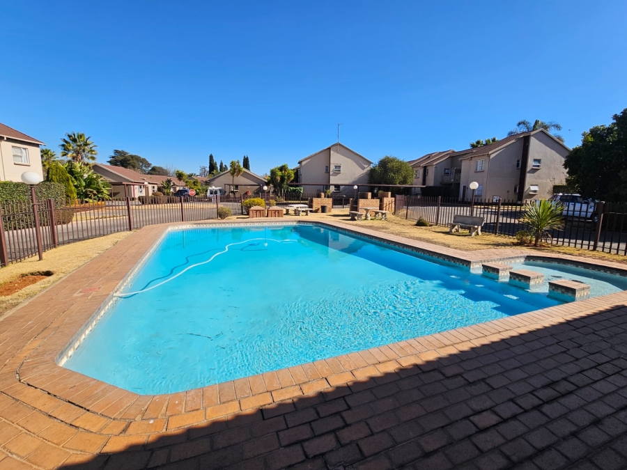 2 Bedroom Property for Sale in Bonaero Park Gauteng