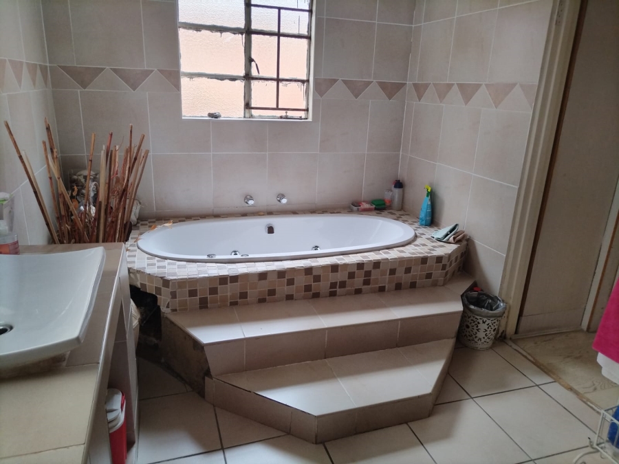 4 Bedroom Property for Sale in Ormonde Gauteng