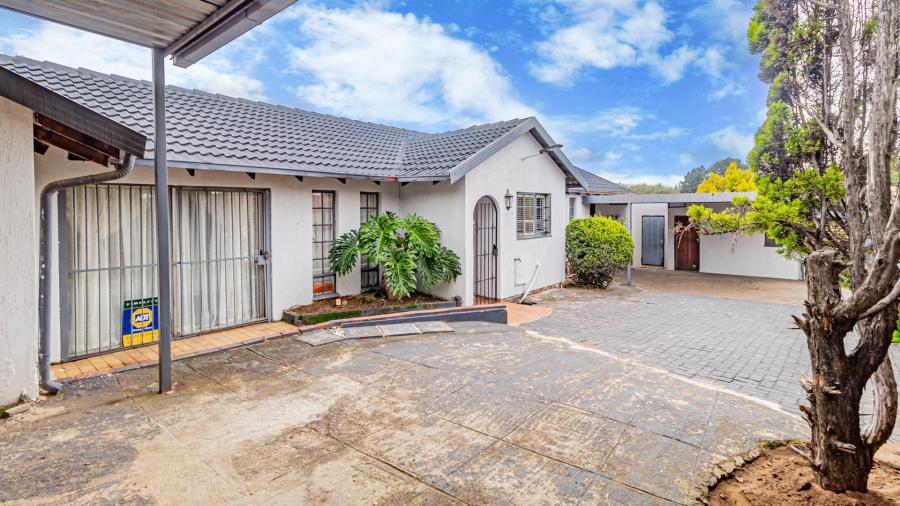 4 Bedroom Property for Sale in Ormonde Gauteng