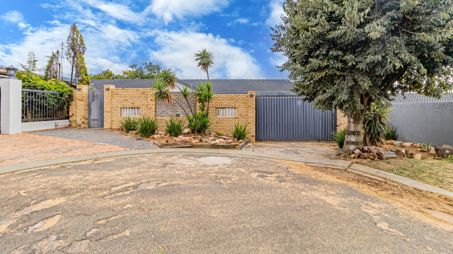 4 Bedroom Property for Sale in Ormonde Gauteng