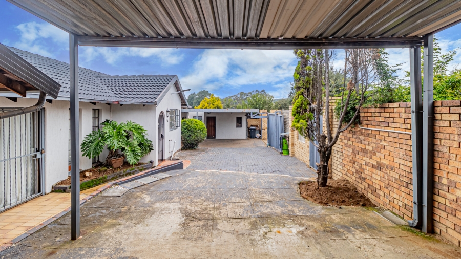 4 Bedroom Property for Sale in Ormonde Gauteng