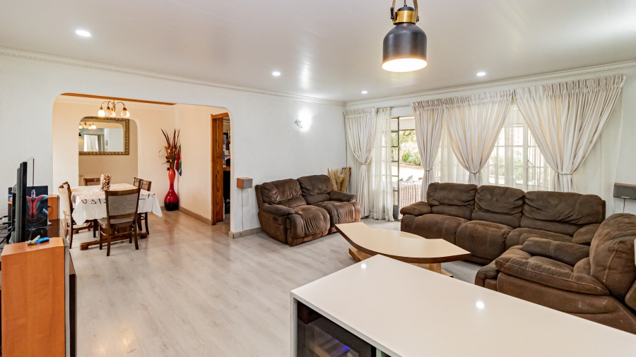 4 Bedroom Property for Sale in Ormonde Gauteng