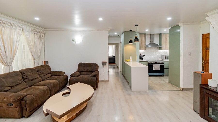 4 Bedroom Property for Sale in Ormonde Gauteng