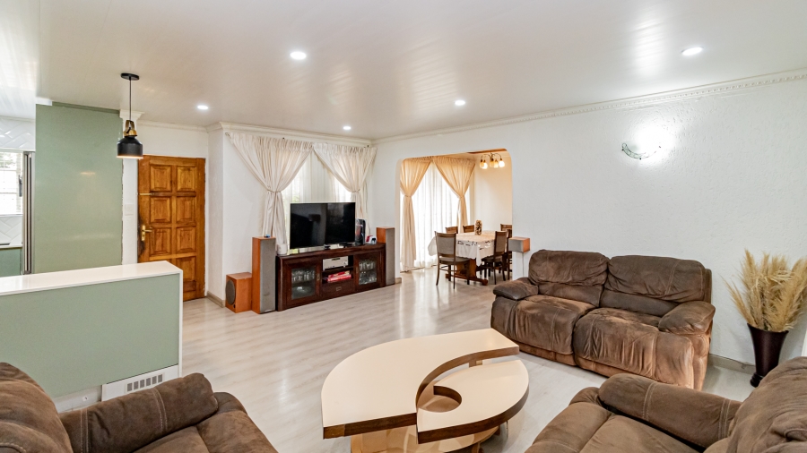 4 Bedroom Property for Sale in Ormonde Gauteng
