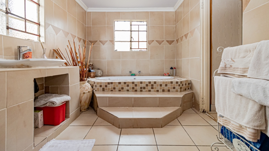 4 Bedroom Property for Sale in Ormonde Gauteng