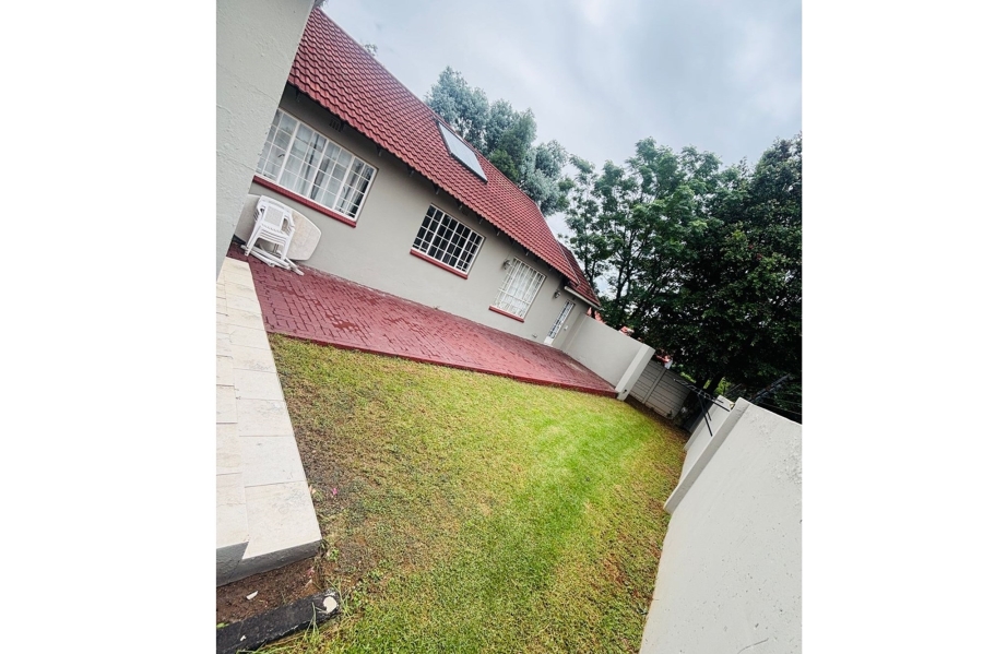 To Let 1 Bedroom Property for Rent in Sandown Estate Gauteng