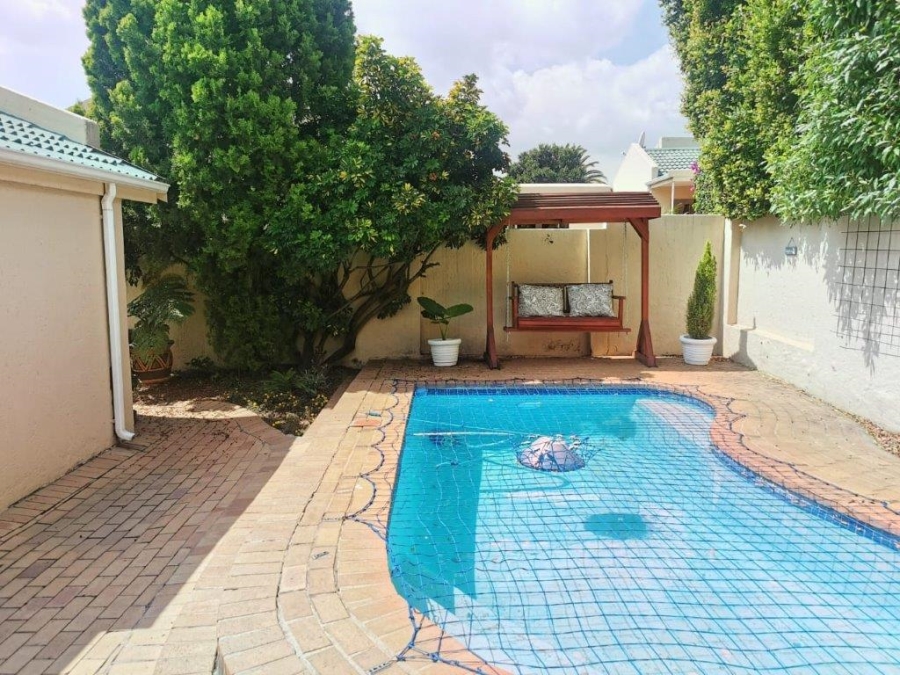 To Let 3 Bedroom Property for Rent in Lonehill Gauteng