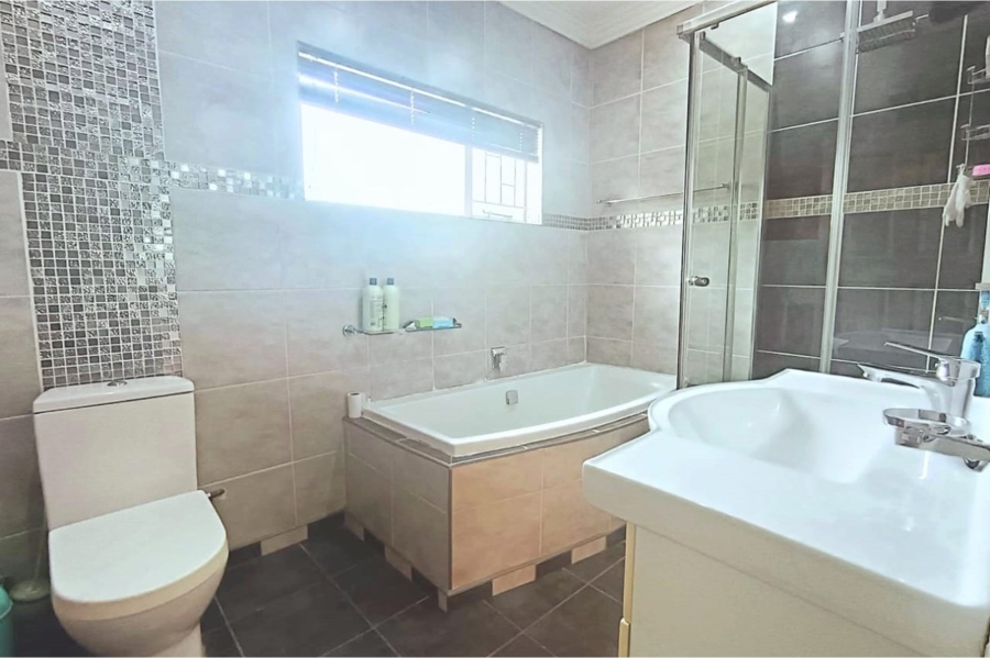 3 Bedroom Property for Sale in Flora Gardens Gauteng