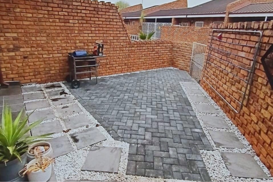 3 Bedroom Property for Sale in Flora Gardens Gauteng