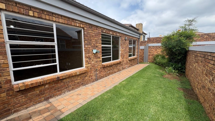 3 Bedroom Property for Sale in Bartlett Gauteng