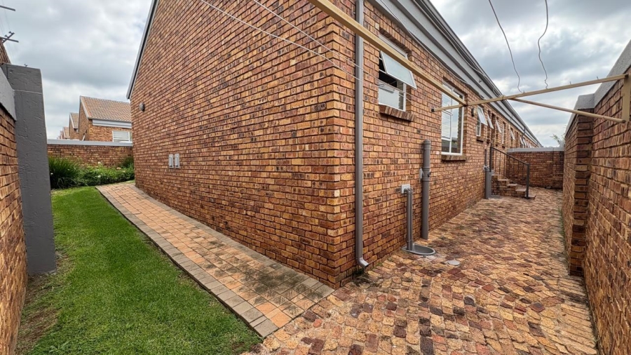 3 Bedroom Property for Sale in Bartlett Gauteng