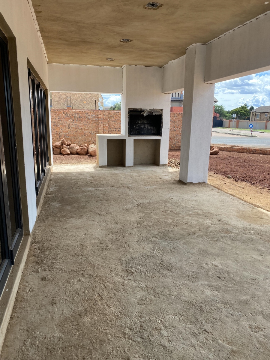 4 Bedroom Property for Sale in Karenpark Gauteng