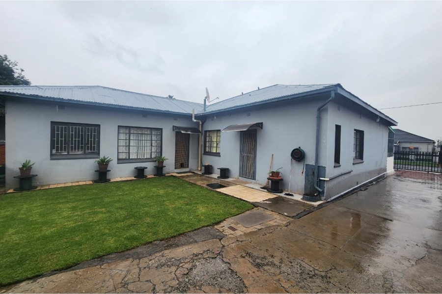 4 Bedroom Property for Sale in Geduld Gauteng