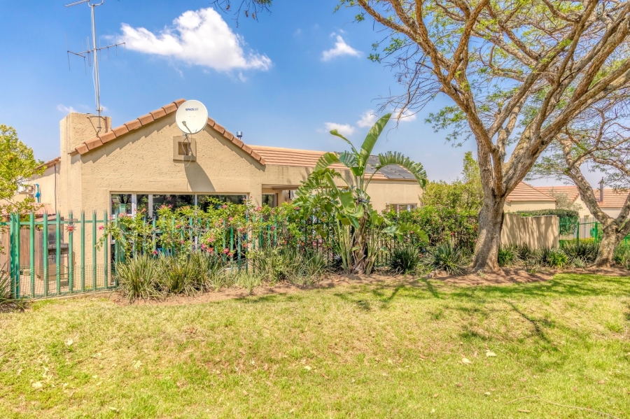 To Let 4 Bedroom Property for Rent in Cedar Lakes Gauteng