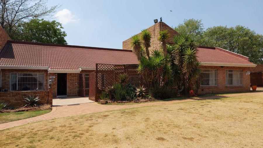 10 Bedroom Property for Sale in Benoni Small Farms Gauteng
