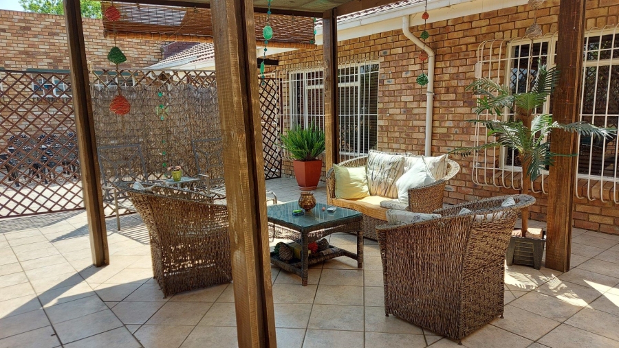 10 Bedroom Property for Sale in Benoni Small Farms Gauteng