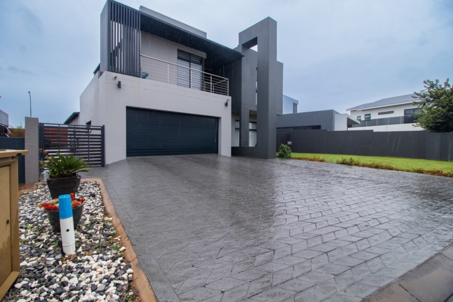 5 Bedroom Property for Sale in Swallow Hills Lifestyle Estate Gauteng