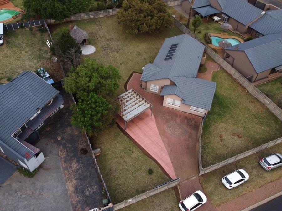 4 Bedroom Property for Sale in Brackenhurst Gauteng