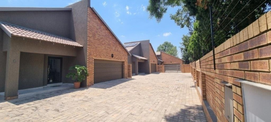 3 Bedroom Property for Sale in Brackenhurst Gauteng