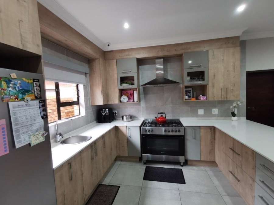 3 Bedroom Property for Sale in Brackenhurst Gauteng