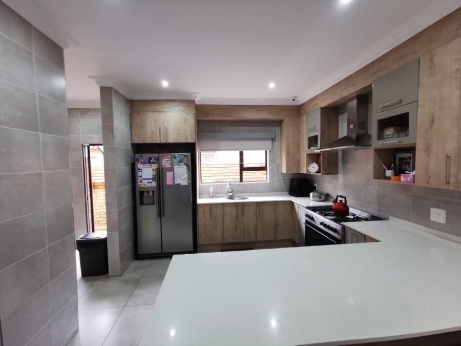 3 Bedroom Property for Sale in Brackenhurst Gauteng