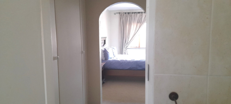 To Let 2 Bedroom Property for Rent in River Club Gauteng