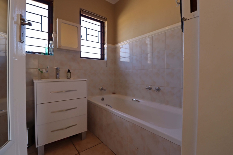 To Let 4 Bedroom Property for Rent in Edenburg Gauteng