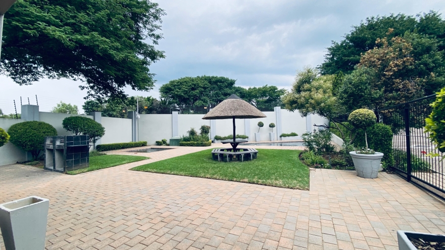 2 Bedroom Property for Sale in Magaliessig Gauteng