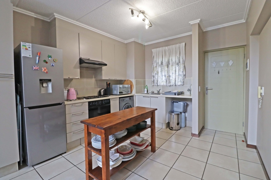 To Let 2 Bedroom Property for Rent in Bryanston Gauteng