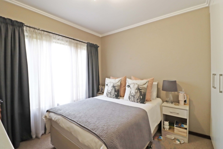 To Let 2 Bedroom Property for Rent in Bryanston Gauteng