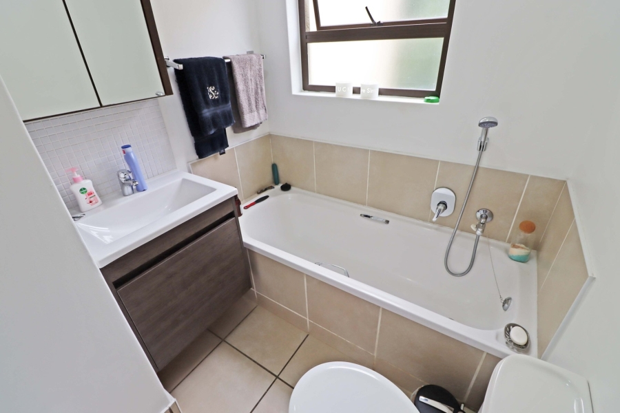 To Let 2 Bedroom Property for Rent in Bryanston Gauteng