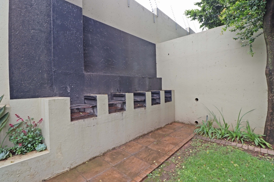 To Let 2 Bedroom Property for Rent in Bryanston Gauteng