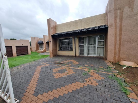 3 Bedroom Property for Sale in Brackendowns Gauteng