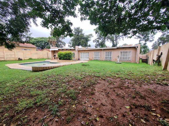 3 Bedroom Property for Sale in Brackendowns Gauteng