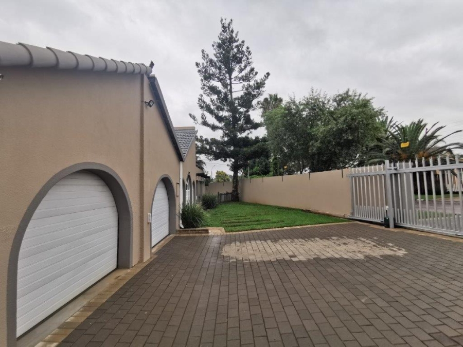 4 Bedroom Property for Sale in Verwoerdpark Gauteng