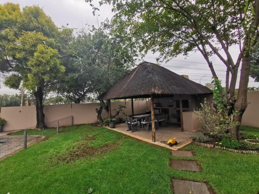 4 Bedroom Property for Sale in Verwoerdpark Gauteng