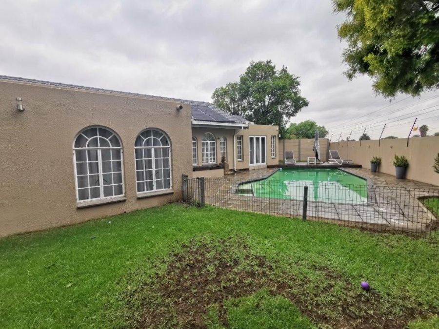 4 Bedroom Property for Sale in Verwoerdpark Gauteng