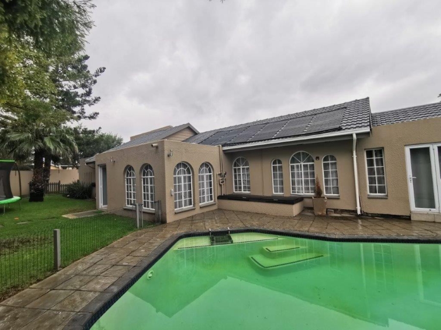 4 Bedroom Property for Sale in Verwoerdpark Gauteng