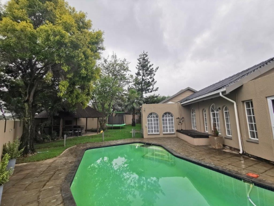 4 Bedroom Property for Sale in Verwoerdpark Gauteng