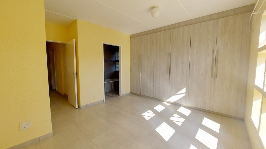 To Let 3 Bedroom Property for Rent in Mulbarton Gauteng