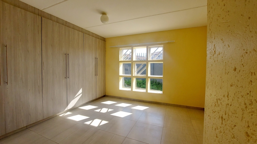 To Let 3 Bedroom Property for Rent in Mulbarton Gauteng