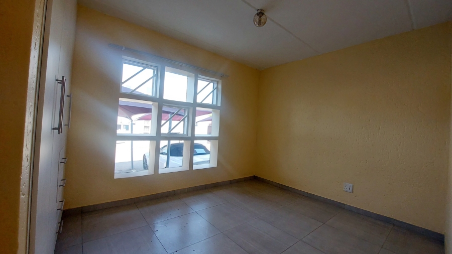 To Let 3 Bedroom Property for Rent in Mulbarton Gauteng