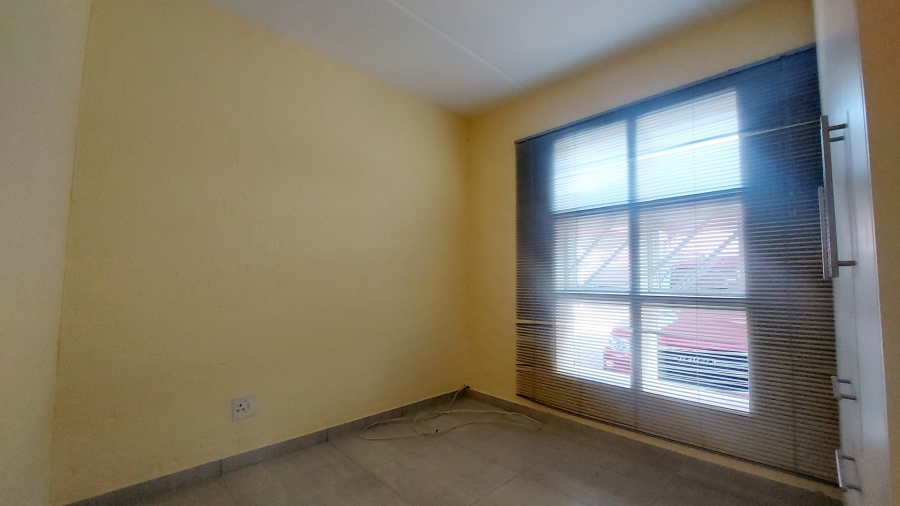 To Let 3 Bedroom Property for Rent in Mulbarton Gauteng