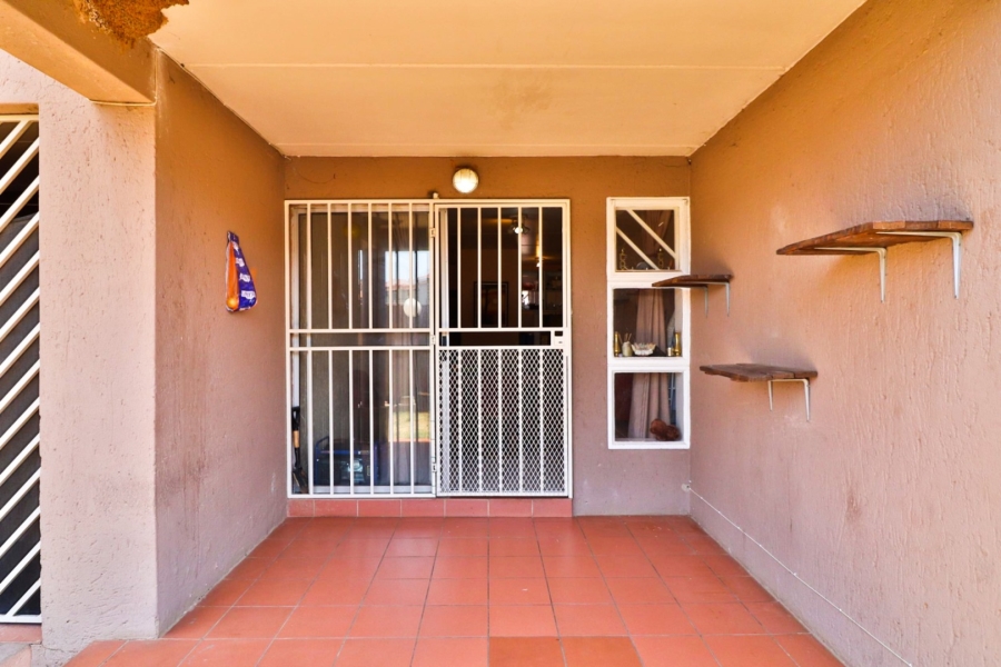 To Let 3 Bedroom Property for Rent in Mulbarton Gauteng