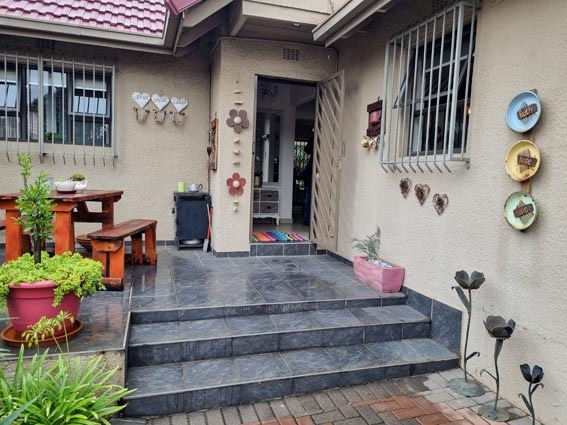 4 Bedroom Property for Sale in Verwoerdpark Gauteng