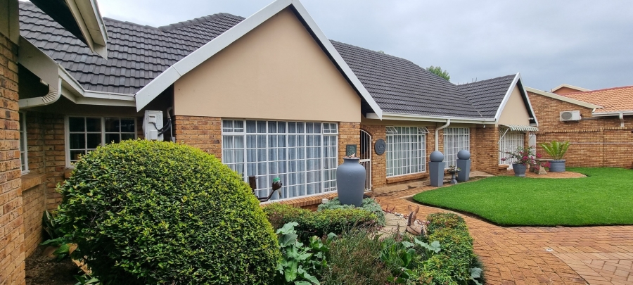 4 Bedroom Property for Sale in Sunward Park Gauteng